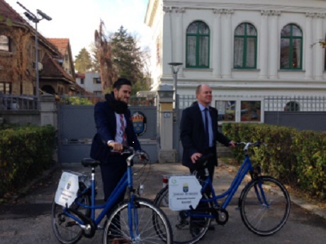 Ambasadorii si scriitori din tarile nordice, pe biciclete AGR la Gaudeamus 2013