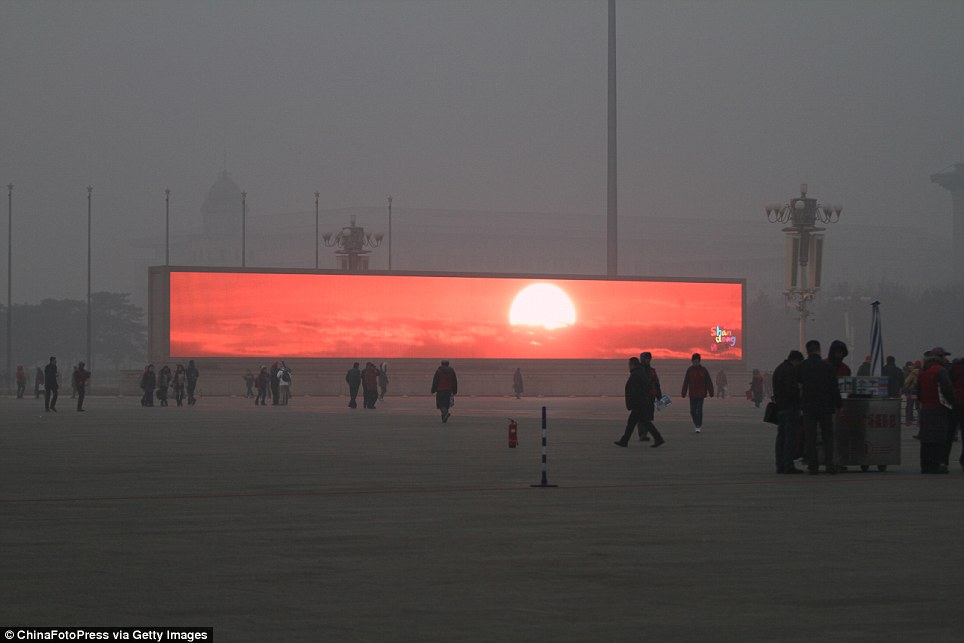 Chinezii nevoiti sa vada apusul soarelui pe ecrane gigant din cauza smogului