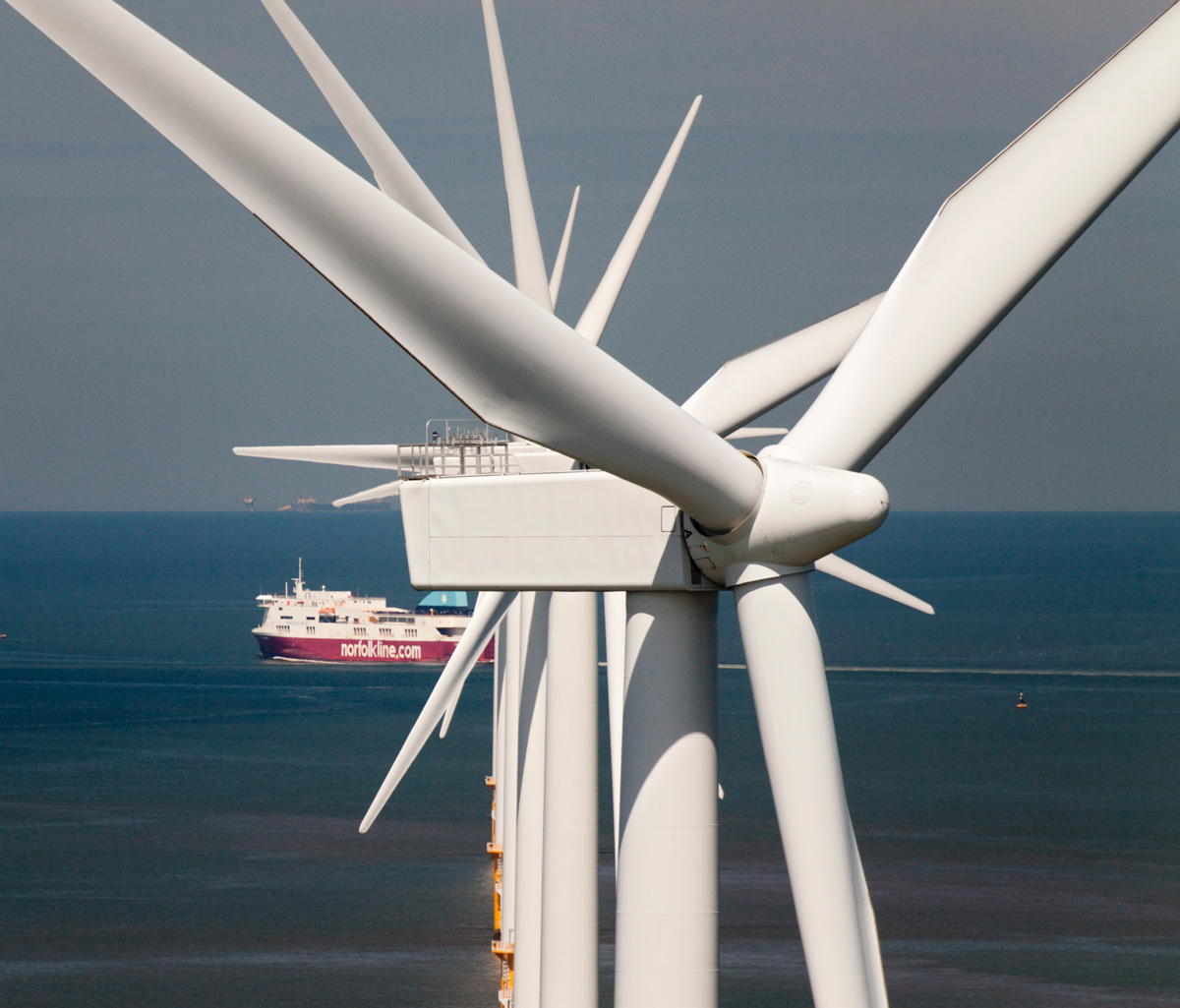 Legea energiei eoliene offshore, adoptată de Parlament. România are un potențial eolian offshore de 76 GW putere instalată