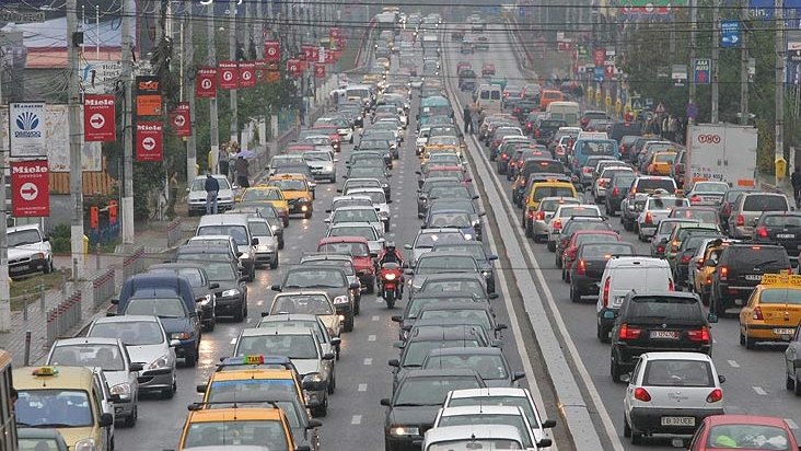 Institutul Naţional de Sănătate Publică propune întreruperea traficului pe bulevardele poluate