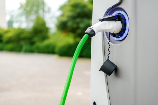 ACEA: UE ar trebui să aibă un milion de staţii publice de încărcare a maşinilor electrice în 2024