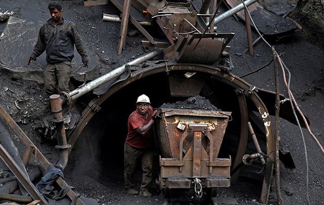 Cumpărarea minelor de cărbune, soluția pentru blocarea exploatărilor?