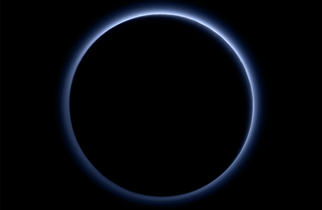 NASA a descoperit „cer” albastru și apă înghețată pe Pluto