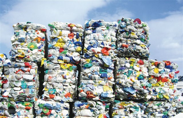 Percheziții la reciclatorii de deșeuri. Ce prejudiciu au adus statului