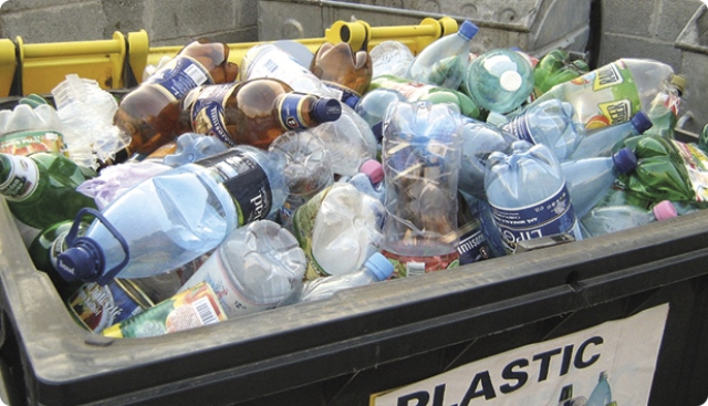 Producătorii cer anularea datoriilor cauzate de neîndeplinirea țintelor de reciclare. Autoritățile și organizațiile de mediu ripostează