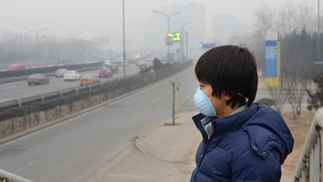 Studiu: poluarea face oamenii deprimați și anxioși