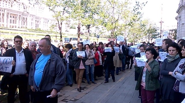 Protest spontan la Ministerul Mediului