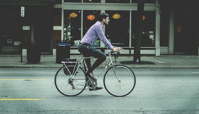 Beneficiile mersului regulat pe bicicletă pentru sănătate