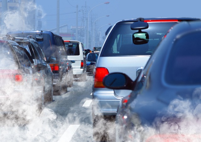 Poluarea ar putea fi responsabilă de sute de accidente rutiere