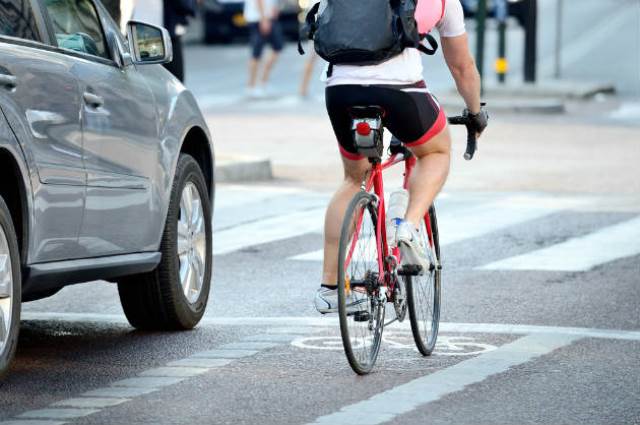 Bicicliștii propun viitorilor parlamentari adoptarea unei „legi a bicicletei”