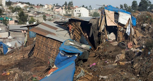 65 de persoane decedate, în urma unei alunecări de teren la o groapă de gunoi din Addis Abeba