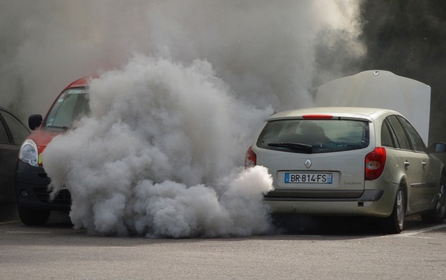 Numărul autoturismelor cu emisii poluante ridicate s-a triplat