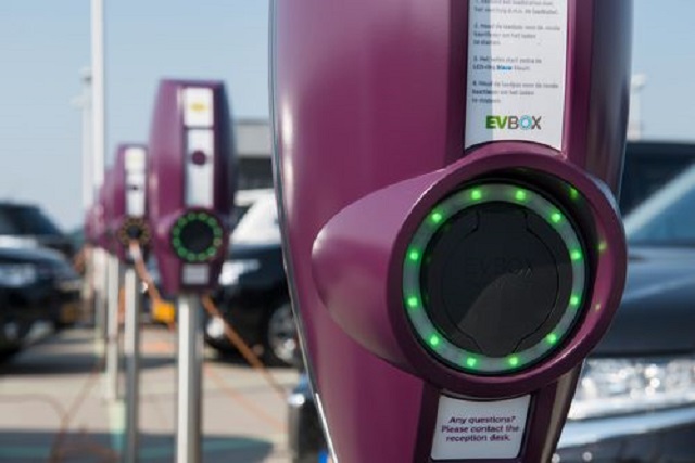 O nouă marcă pe piața românească a stațiilor de încărcare pentru mașini electrice