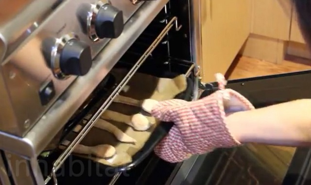 VIDEO Cum să faci acasă tacâmuri de unică folosință care pot fi mâncate