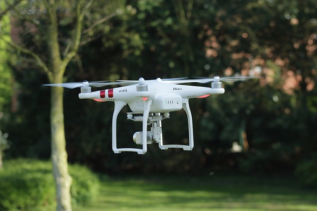 Dronele, o variantă mai bună pentru mediu decât camioanele, pentru livrat coletele