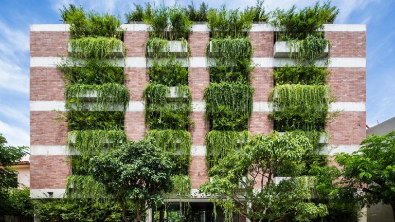 5 clădiri cu design inovator care încorporează vegetația în structura lor