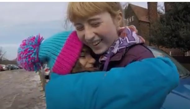 O britanică de 12 ani, apreciată internațional pentru că adună gunoaiele de pe jos