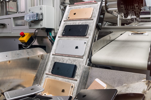 Daisy, robotul Apple care reciclează telefoanele mobile