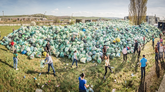 60 de tone de plastic au fost colectate de 23.000 de elevi din 174 de școli