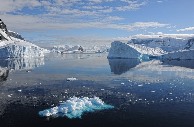topirea bazei ghetarilor antarctica