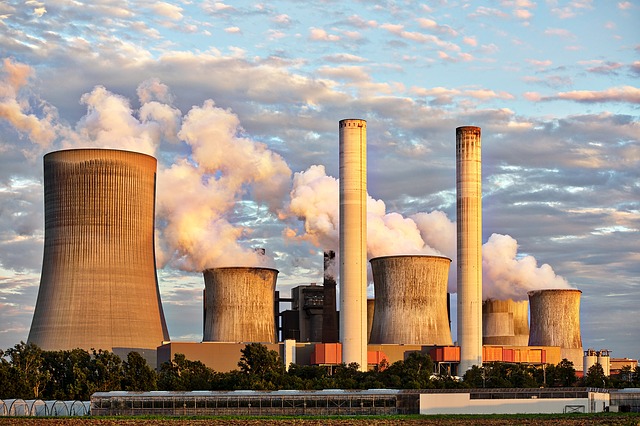 Oamenii de știință au inventat o membrană care captează 90% dintre emisiile de CO2 ale centralelor electrice