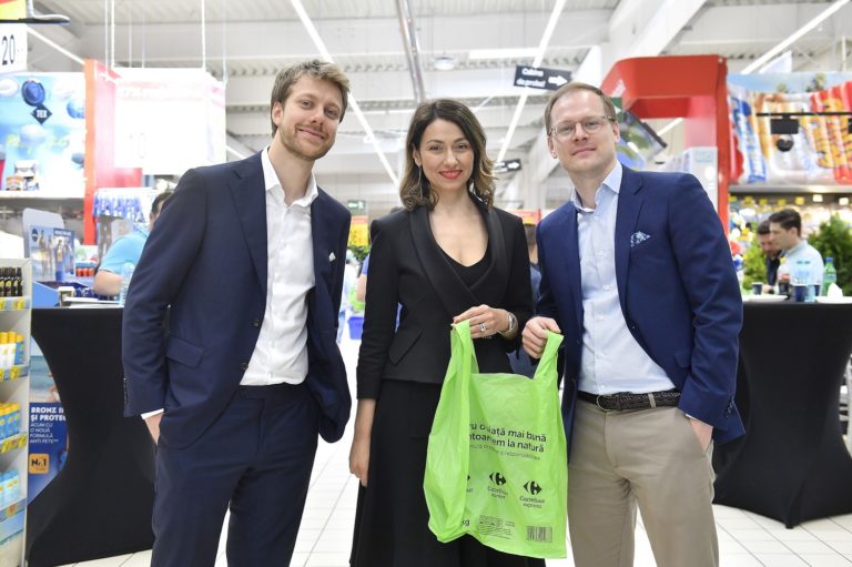 Carrefour România introduce în premieră pungi biodegradabile