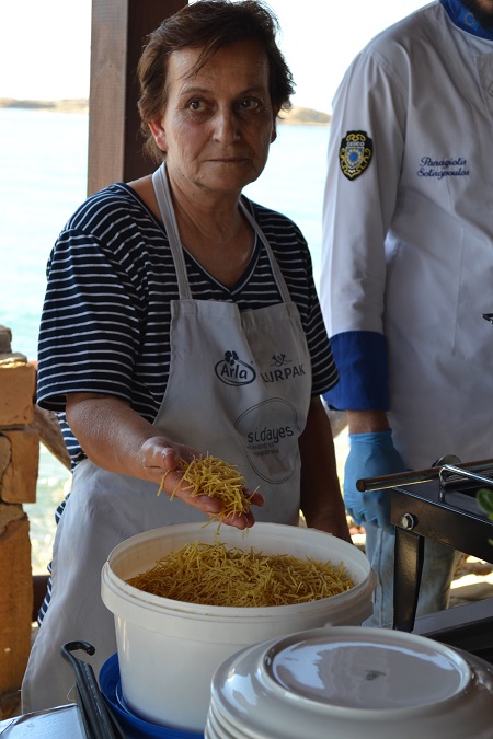 Un club de bucătari învăță grecii să-și promoveze produsele locale