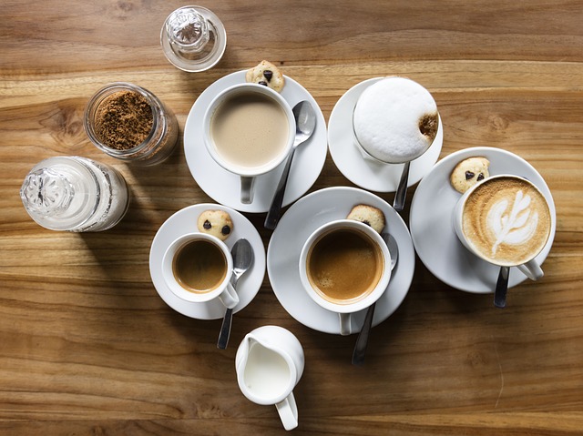 O cafenea britanică oferă băuturi în căni de porțelan aduse de clienți pentru a combate risipa