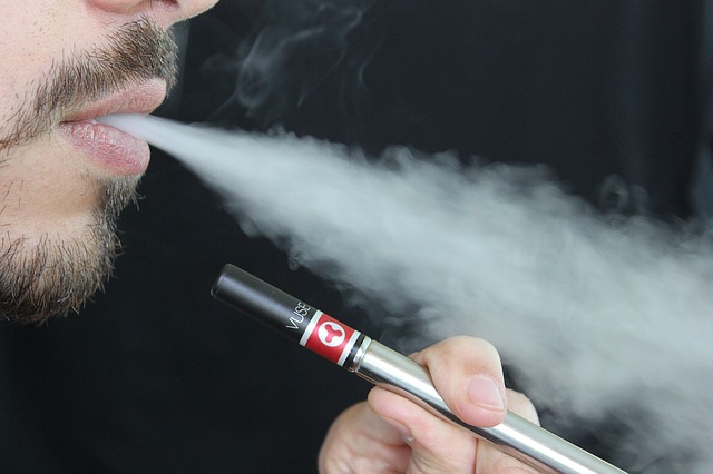 Studiu: țigările electronice pot modifica ADN-ul și pot crește riscul de cancer