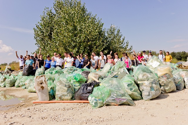 Peste 338.000 de voluntari au participat la Ziua de Curățenie Națională
