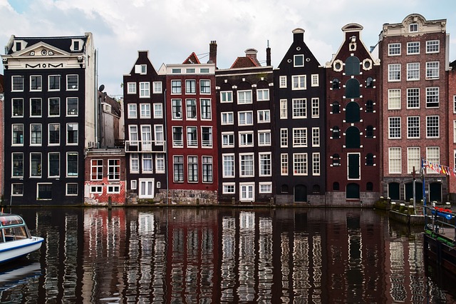 Decizie istorică: O curte din Haga obligă guvernul olandez să reducă emisiile de carbon