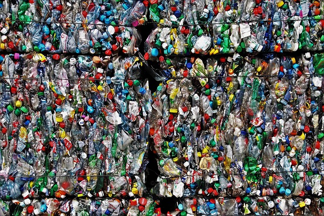 Studiu. Americanii și britanicii sunt cei mai mari producători de deșeuri de plastic din lume