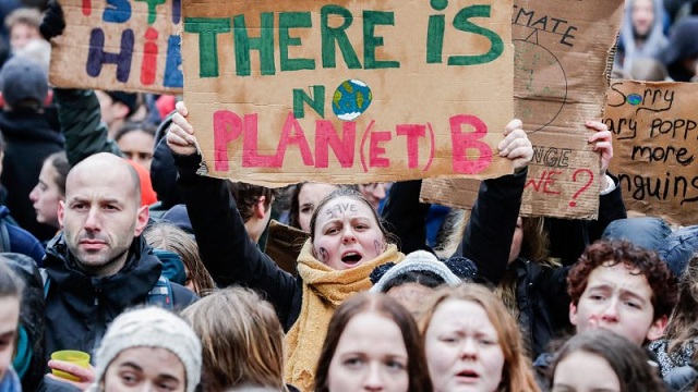 VIDEO Bruxelles: cel puțin 70.000 de oameni au protestat împotriva schimbărilor climatice