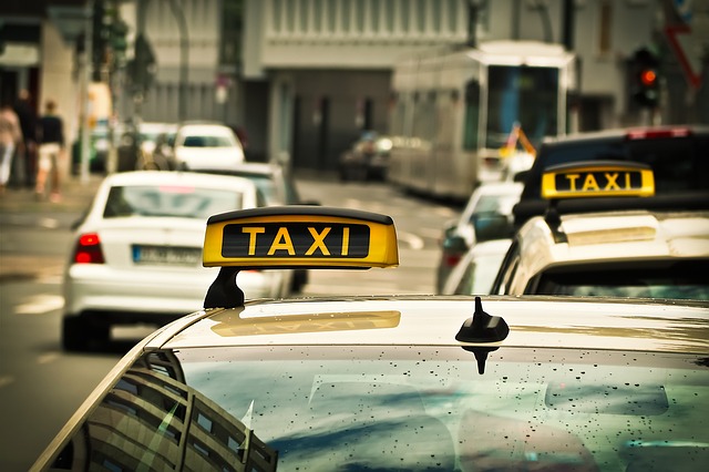 Până în 2023, toate taxiurile din Norvegia trebuie să fie electrice