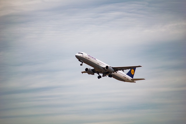 Cât de multe emisii generează o călătorie cu avionul