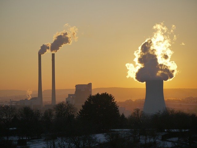 ELCEN anunță că din 3 martie folosește numai gaze naturale și neagă că ar fi responsabil de poluarea din București