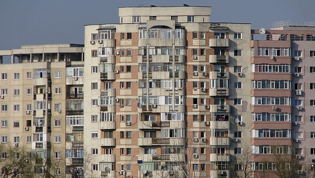 Preşedintele Iohannis a promulgat legea privind obligativitatea României de a elabora o strategie de renovare a clădirilor pe termen lung