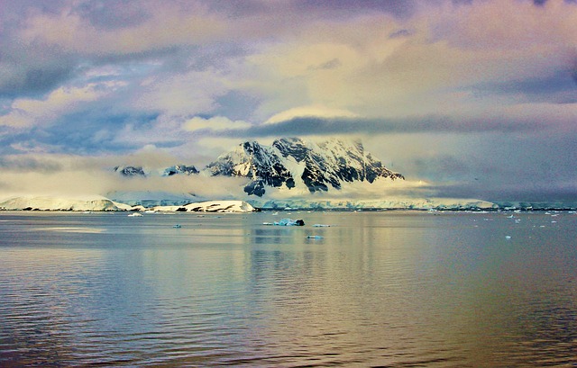 Studiu: Polul Sud se încălzește de trei ori mai repede decât restul Pământului