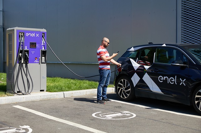 Enel X România lansează reţeaua de încărcare a maşinilor electrice în Bucureşti şi zonele limitrofe