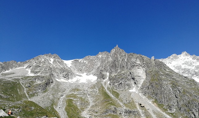 Italia. Zeci de case evacuate pentru că un gheţar de pe Mont Blanc riscă să se prăbuşească
