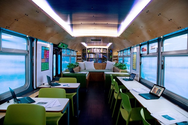 Un autobuz scos din circulație transformat în spațiu educațional