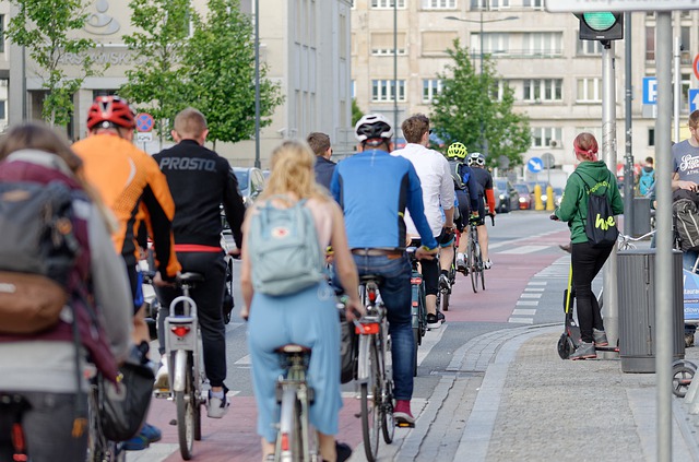 Pandemia grăbește deciziile marilor orașe cu privire la extinderea spațiului pentru bicicliști și pietoni