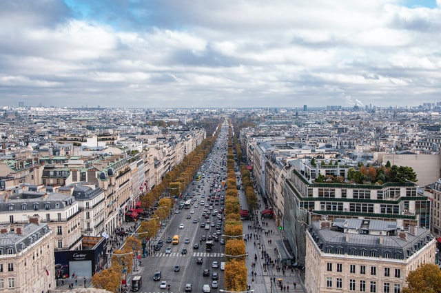 Paris va transforma bulevardul Champs-Élysées într-o „grădină extraordinară”