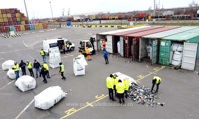 Import ilegal de deşeuri în România. Poliţia a găsit în containere inclusiv materiale periculoase