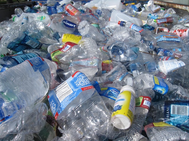 Toate şcolile din Sectorul 1 vor avea un program de colectare selectivă a plasticului