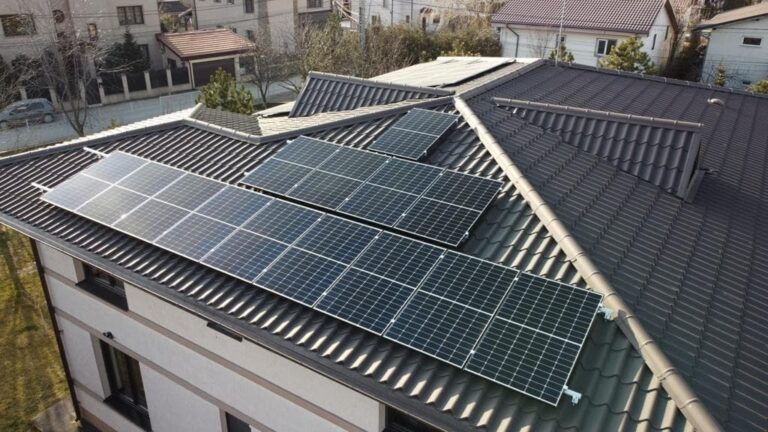 Jumătate de milion de gospodării din România vor avea fotovoltaice