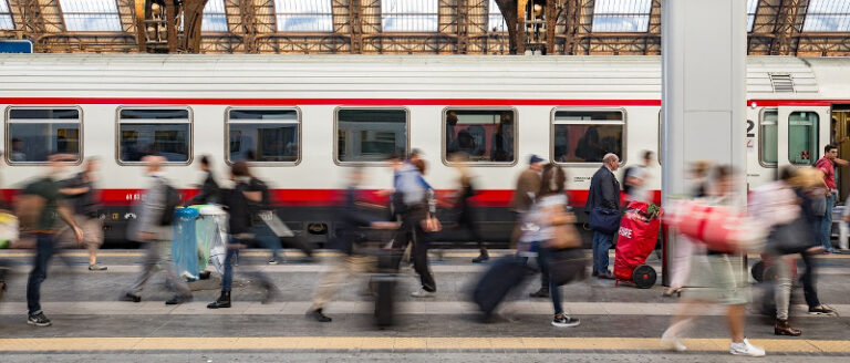 Tinerii europeni pot călători gratuit cu trenul, în cadrul unei noi runde Discover EU