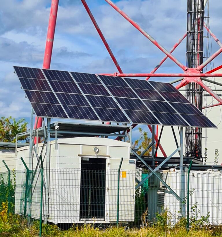 Orange România investește în fotovoltaice pentru o rețea performantă și mai eficientă energetic