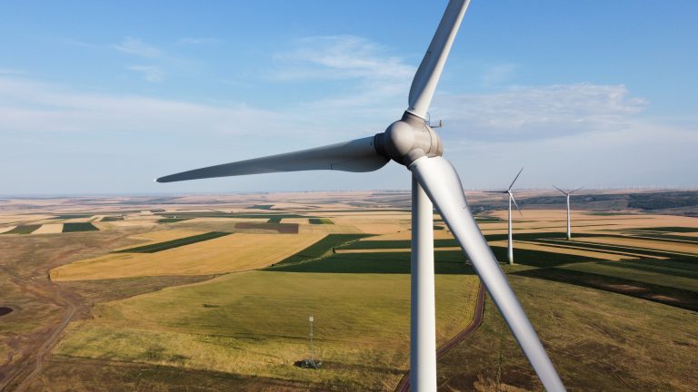 Parcul eolian de 48 MW de la Pecineaga va deveni funcțional la începutul anului 2025
