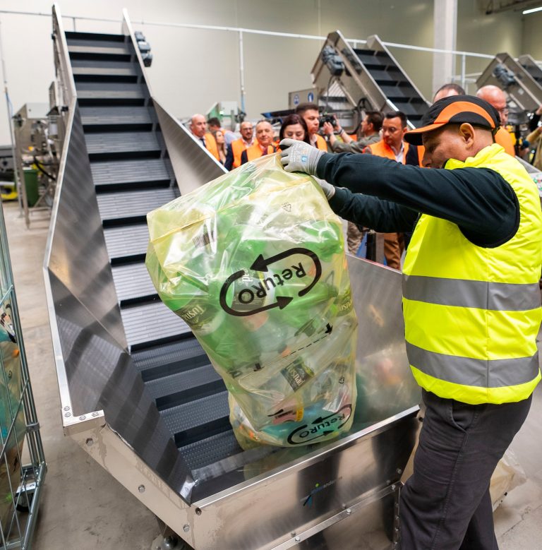 RetuRo lansează licitația pentru achiziţia de saci din plastic pentru colectarea ambalajelor SGR